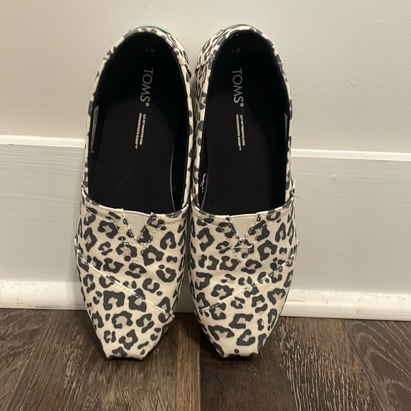 Toms Shoes - Tom’s snow leopard flats. Women size 7.